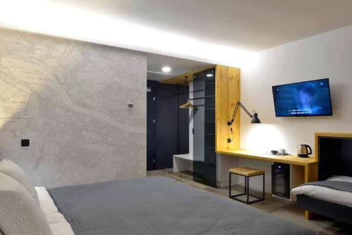 Room 9 of 20