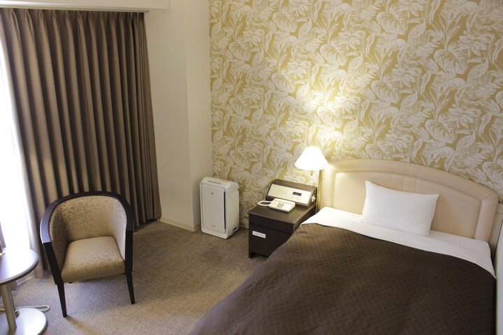 Room 11 of 32