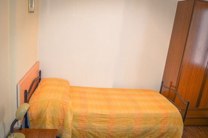 Room 12 of 94