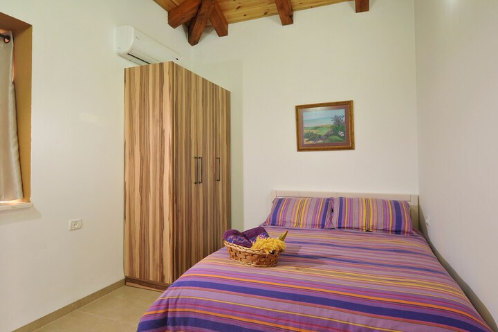 Room 6 of 40