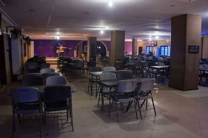 Dining 14 of 16