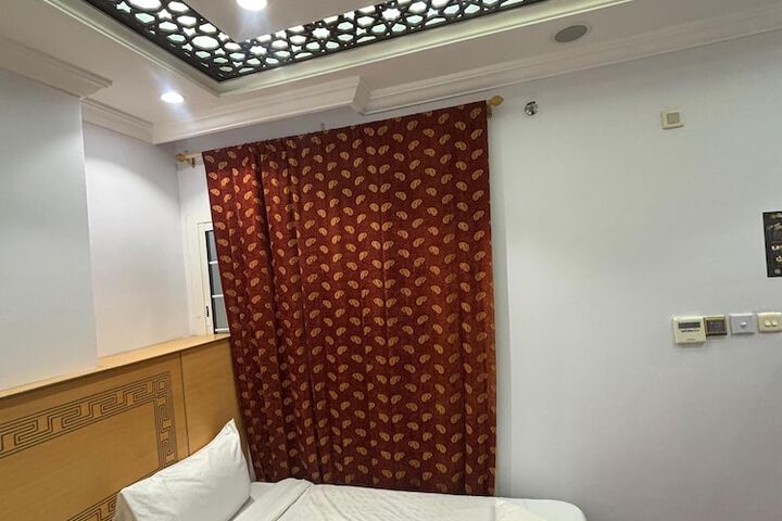 Room 28 of 48
