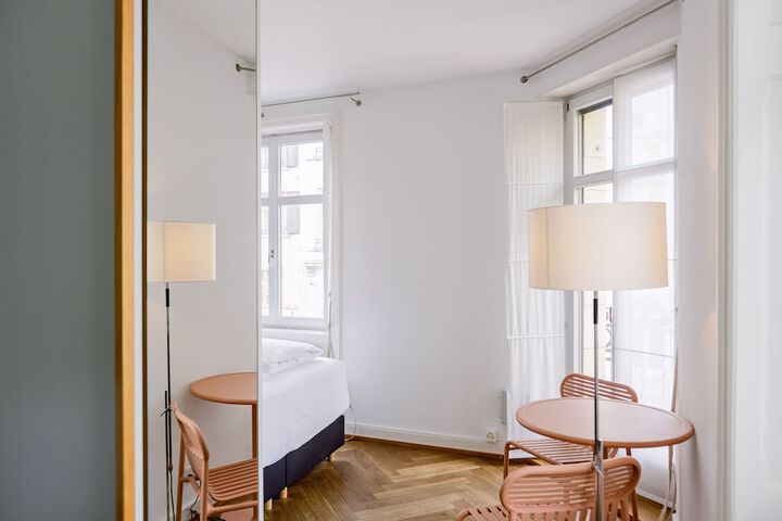 Room 32 of 74