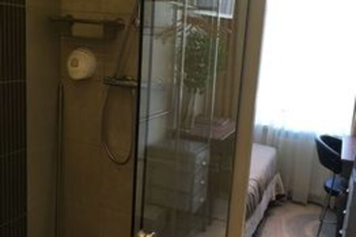 Room 9 of 22