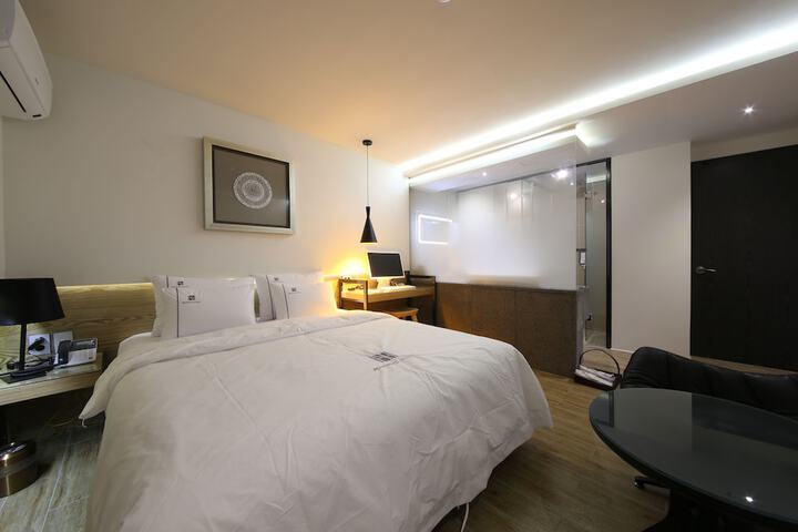 Room 2 of 70