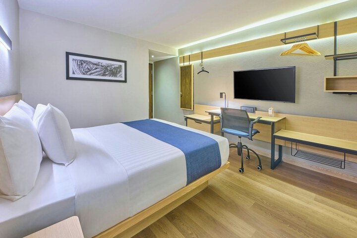 Room 17 of 48