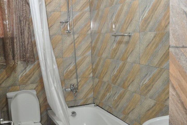 Room 13 of 25