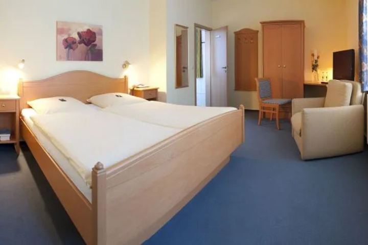 Room 3 of 10