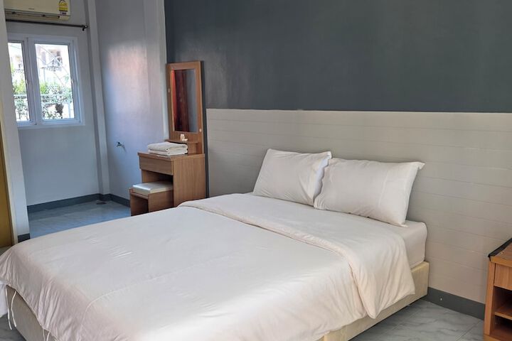 Room 12 of 27