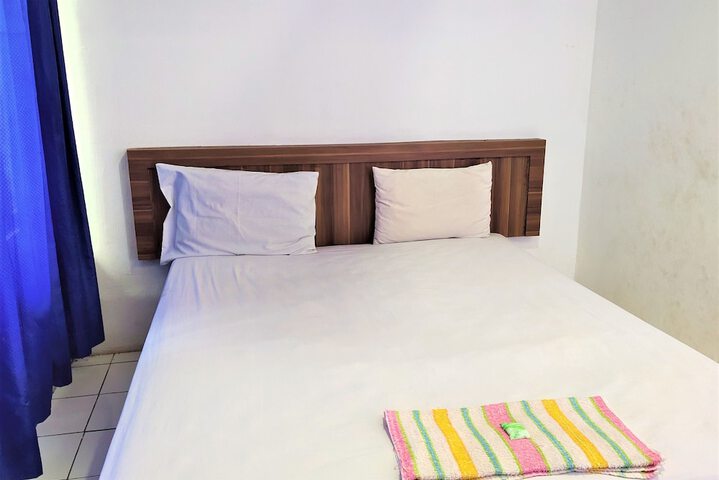 Room 6 of 16