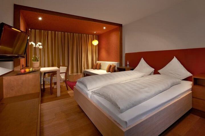 Room 10 of 76