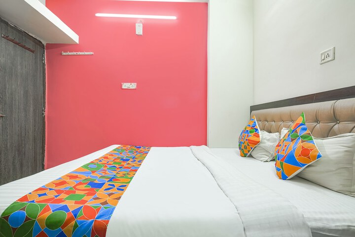 Room 13 of 19