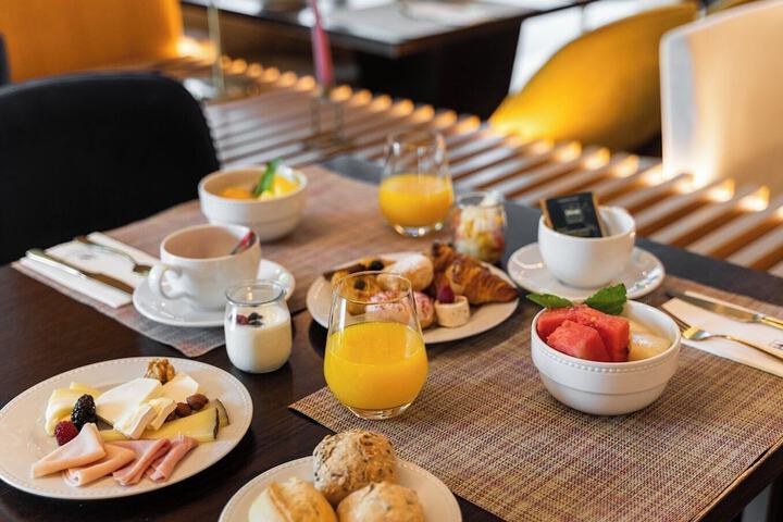 Breakfast/Coffee Service 54 of 85