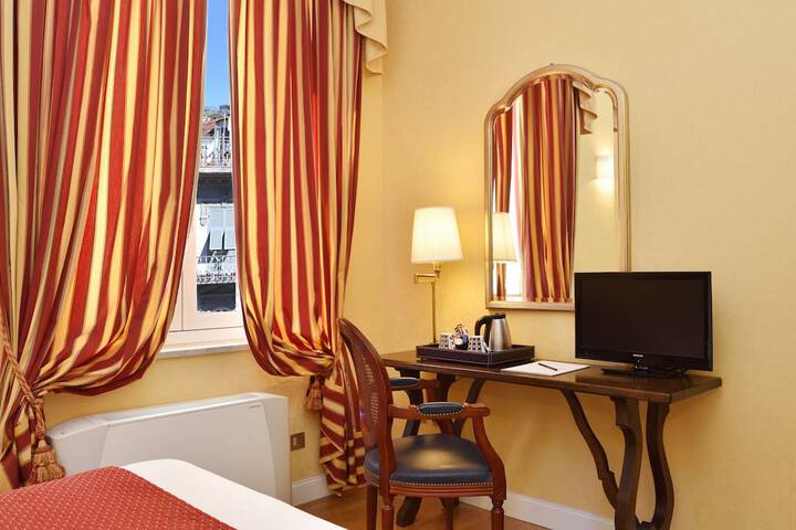 Room 13 of 40
