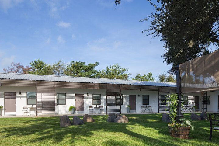 Hotel Exterior 111 of 113