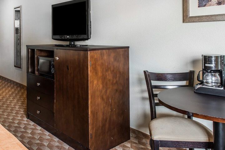 Room 15 of 33