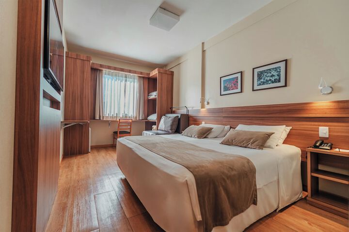Room 9 of 42