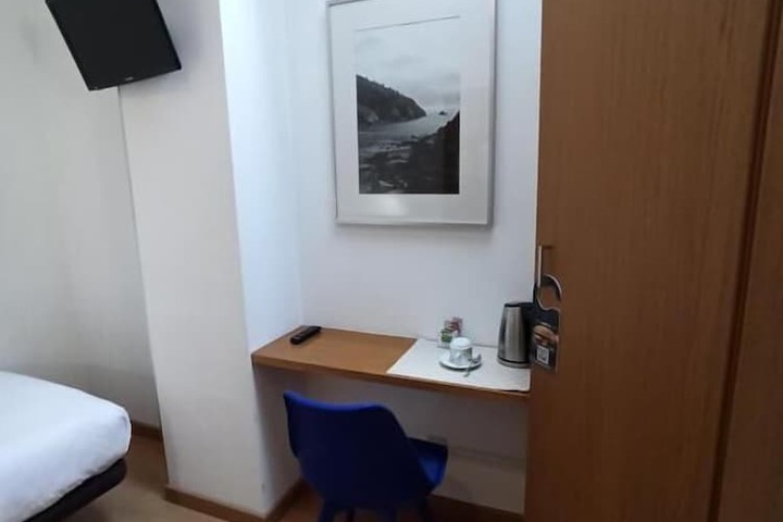 Room 10 of 24