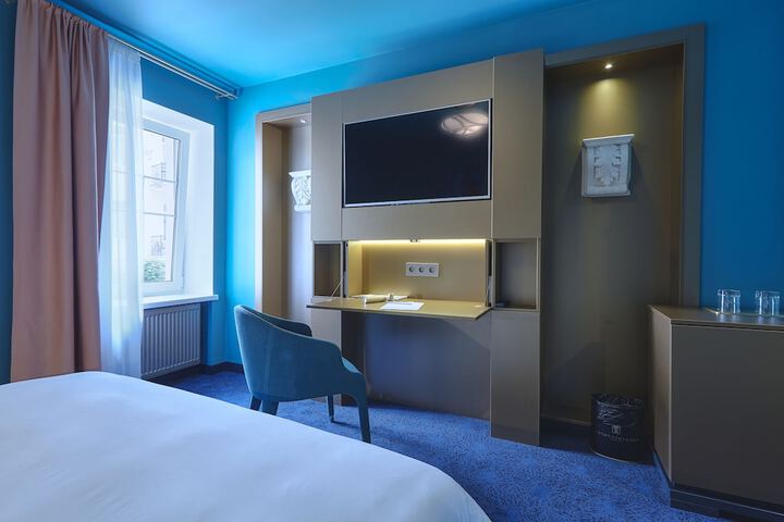 Room 13 of 114