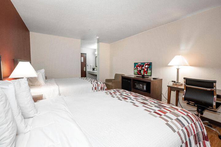 1 Queen Bed (1 of 9)