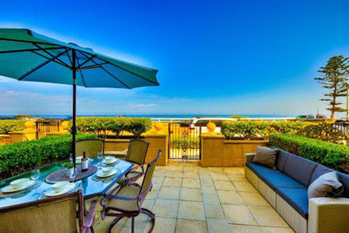#101 La Jolla Village Oceanfront Holiday Home in San Diego, CA