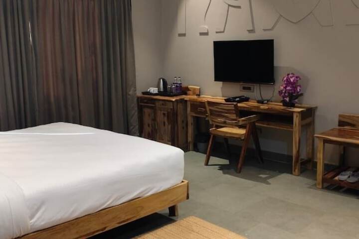 Room 12 of 76