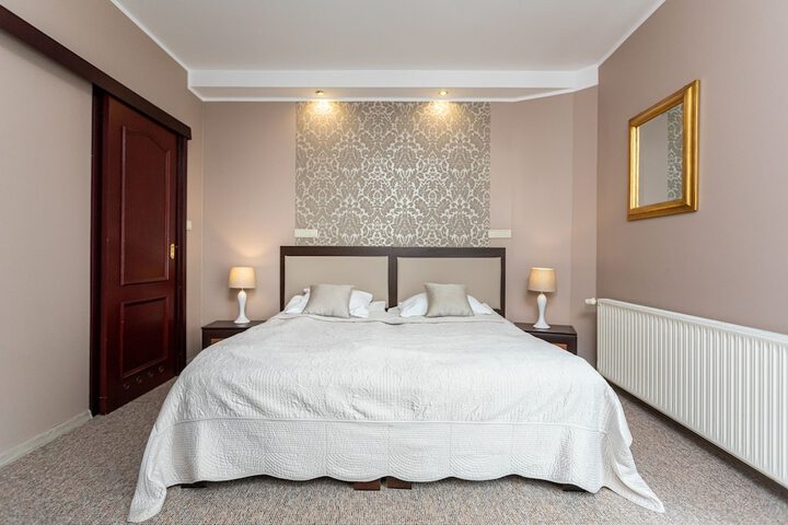 Room 34 of 168