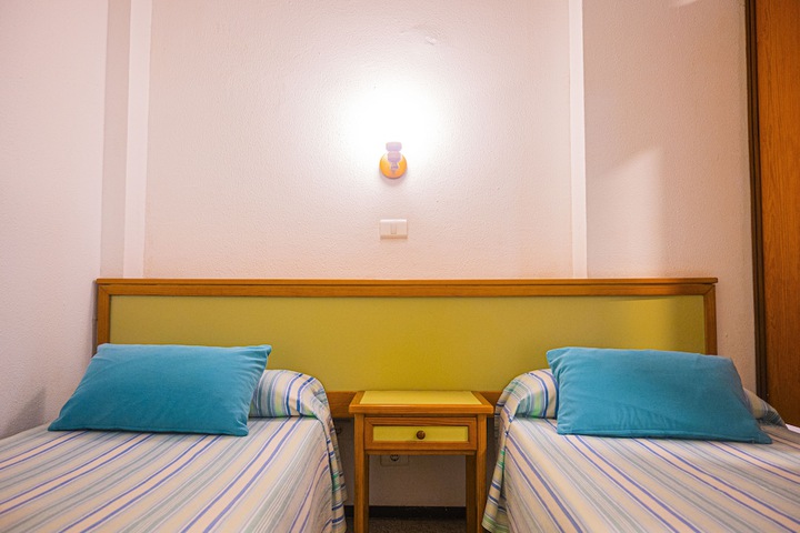 Room 28 of 148