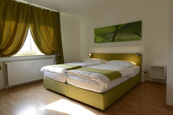 Room 3 of 76