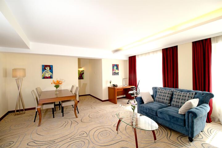 Room 47 of 325