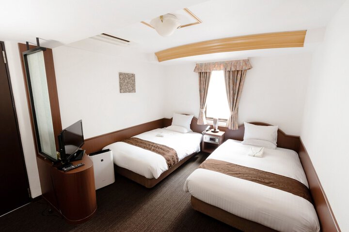 Room 12 of 33