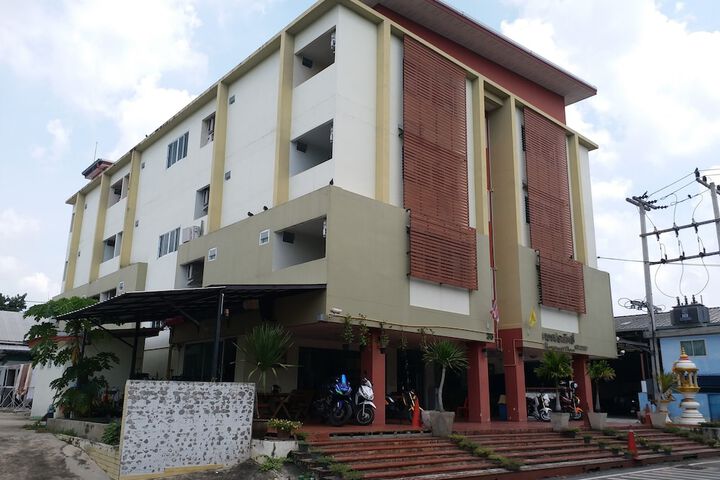 TongPrasit Place