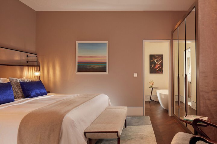 Room 44 of 150