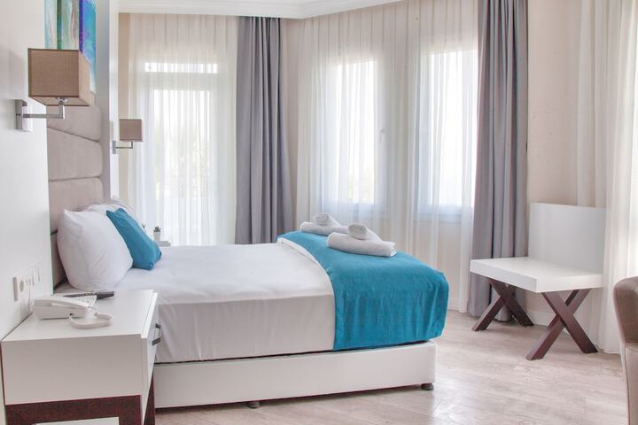 Room 4 of 37