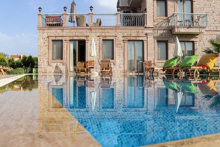 Pool 54 of 73