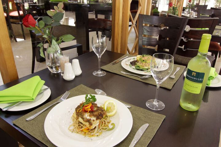 Dining 75 of 120