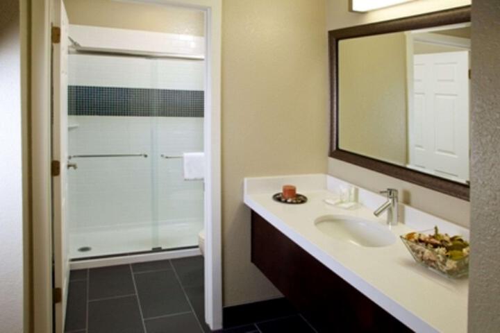 Suite King Size Bed (7 of 26)