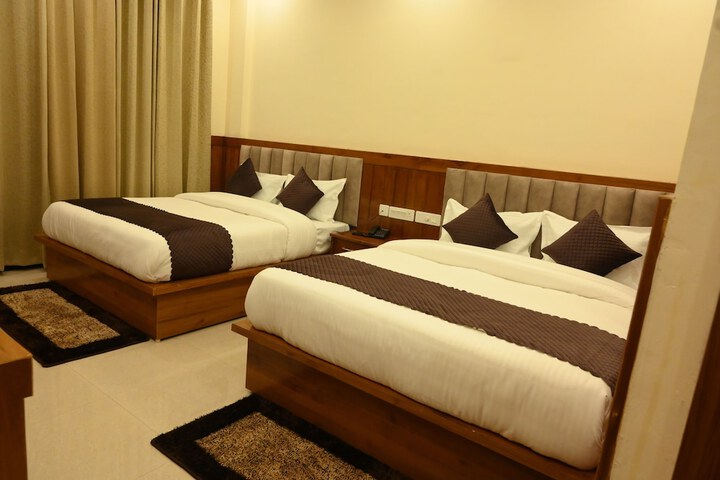Room 13 of 16