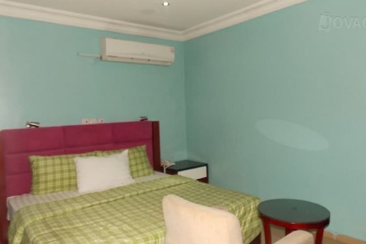 Room 5 of 20