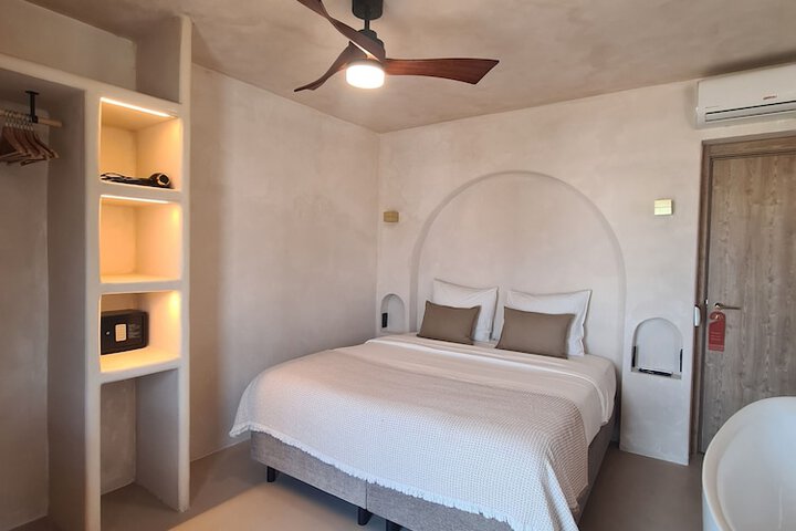 Room 16 of 74