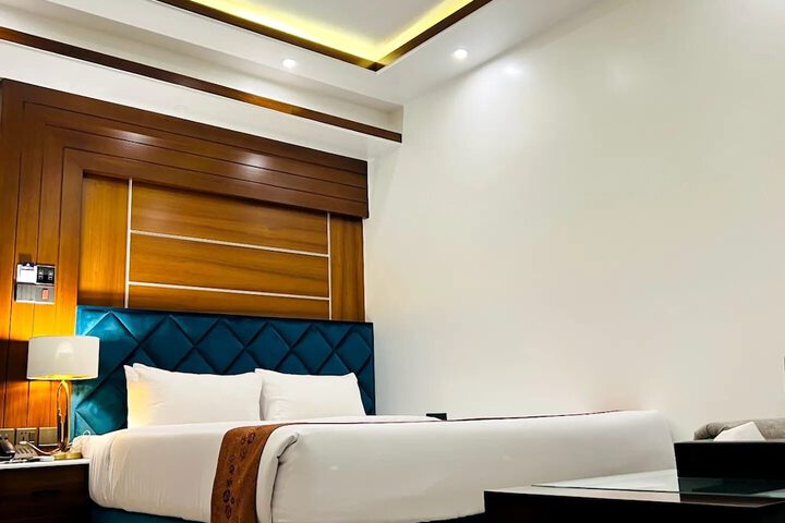 Room 15 of 76