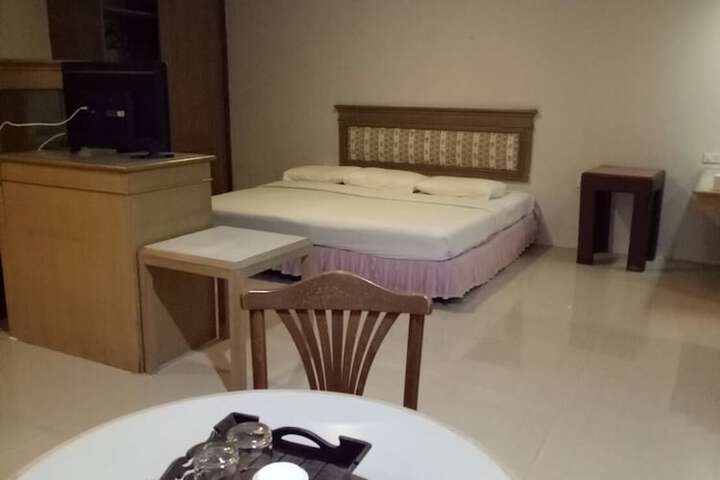 Room 12 of 32