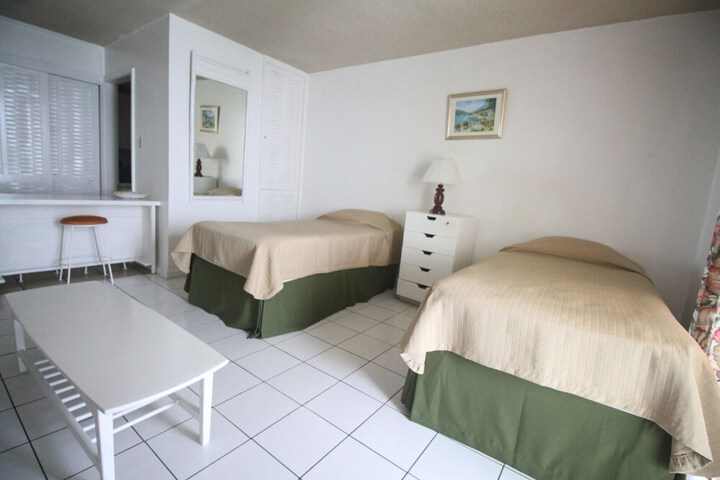 Room 10 of 33