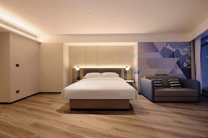 Room 47 of 127