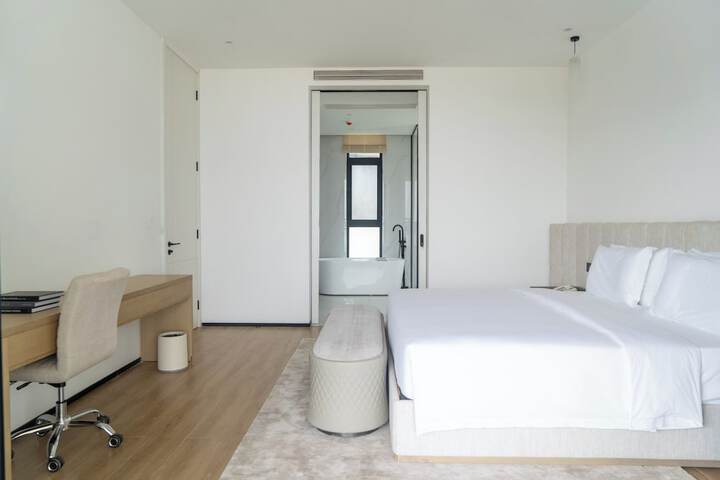 Room 16 of 163