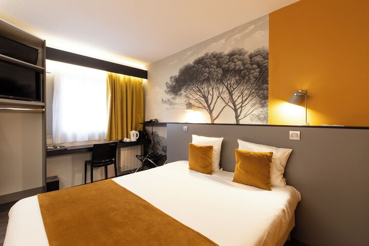 Room 15 of 51