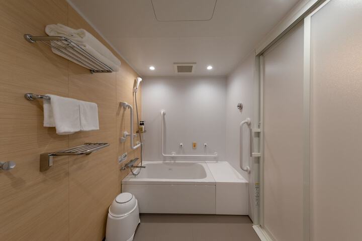 Room 32 of 40