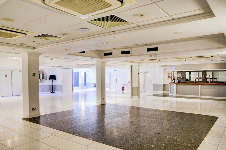 Entrance & Lobby