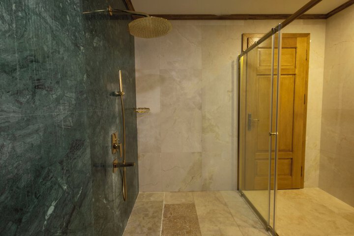 Room 52 of 90