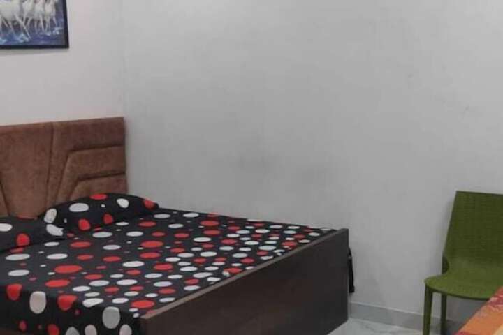 Room 14 of 18